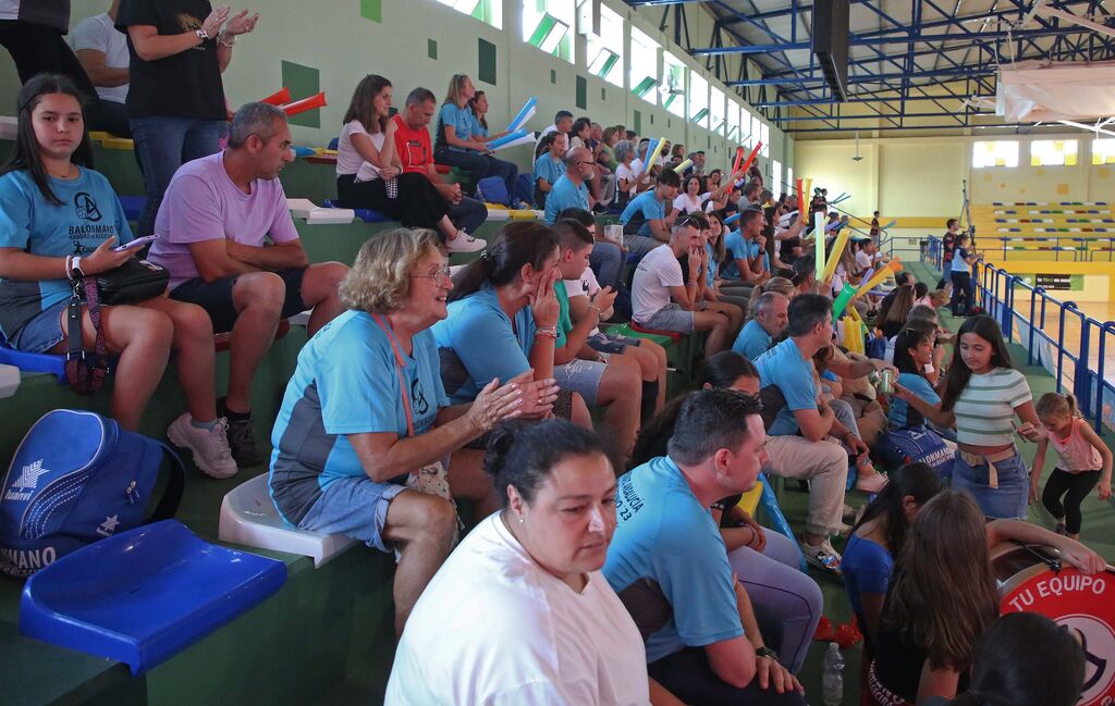 Fotos de la jornada inaugural del CADEBA alev&iacute;n de balonmano en La L&iacute;nea
