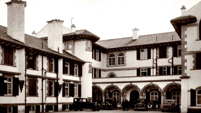 Entrada principal del hotel hacia el año 1933, después de la reconstrucción.