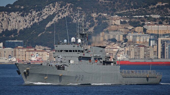 La llegada del patrullero de la Armada 'Centinela' al puerto de Algeciras, en imágenes