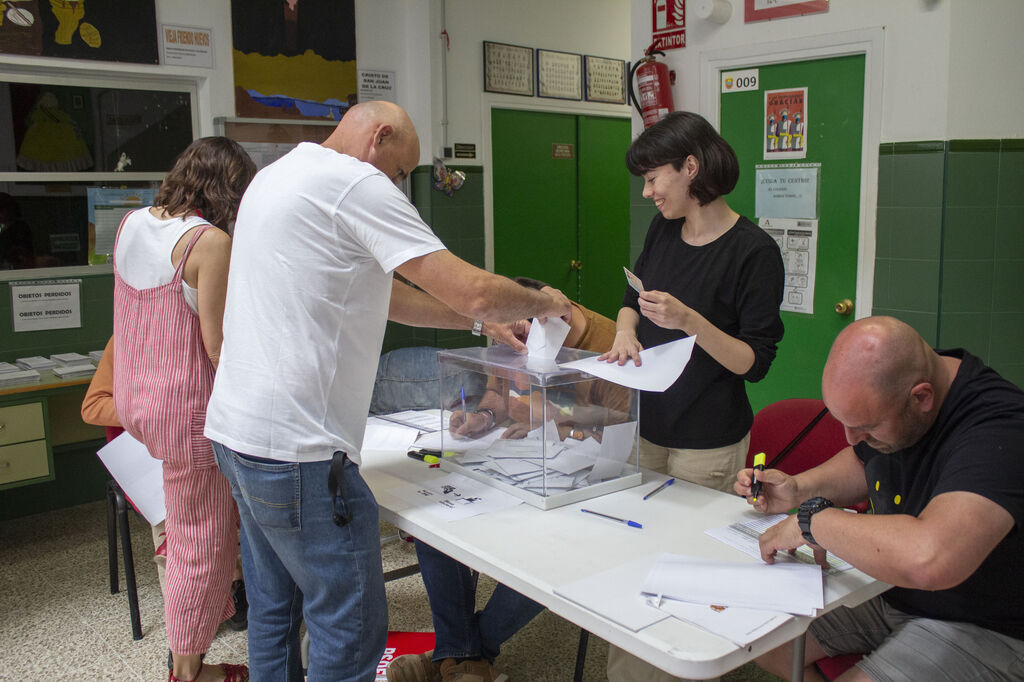 La jornada electoral en Tarifa, en im&aacute;genes