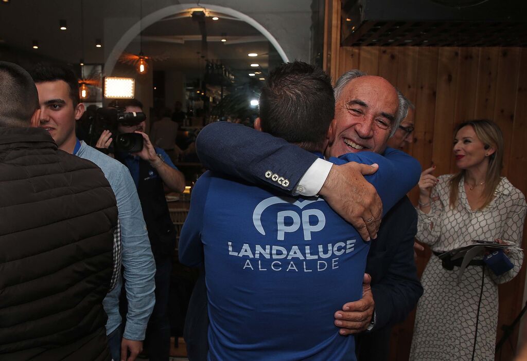 Fotos de la victoria de  Jos&eacute; Ignacio Landaluce en las elecciones municipales de Algeciras 2023