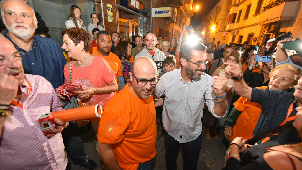 Fotos de la victoria de Juan Franco en las elecciones municipales de La L&iacute;nea 2023