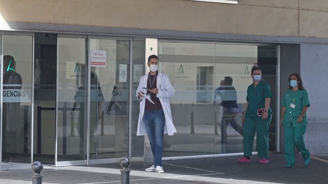 La entrada a Urgencias del Hospital Punta de Europa.