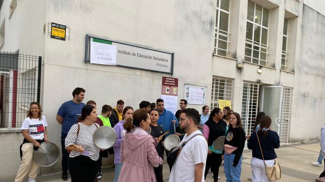 Protesta de alumnos de Cocina del instituto Alminares de Arcos en octubre pasado para reclamar equipamiento.