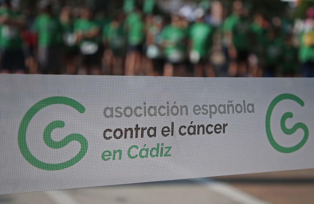 La II Carrera en marcha contra el c&aacute;ncer celebrada en Algeciras, en im&aacute;genes.