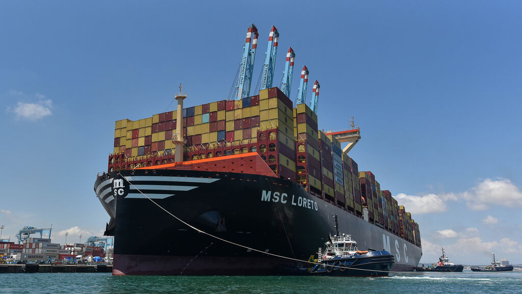 Fotos de la llegada del mayor portacontenedores del mundo el 'MSC Loreto' al puerto de Algeciras