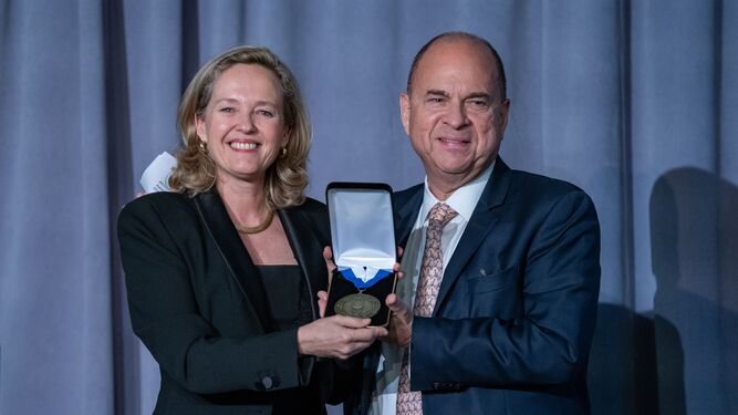 Calviño recibe la medalla del Foreign Policy Association por su contribución al multilateralismo