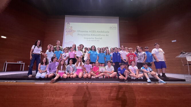 Alumnos del colegio Bahía de Puerto Real recogen el premio