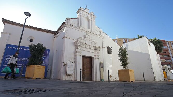 Exterior de la capilla del Santo Cristo de la Alameda, en la calle Cayetano del Toro.