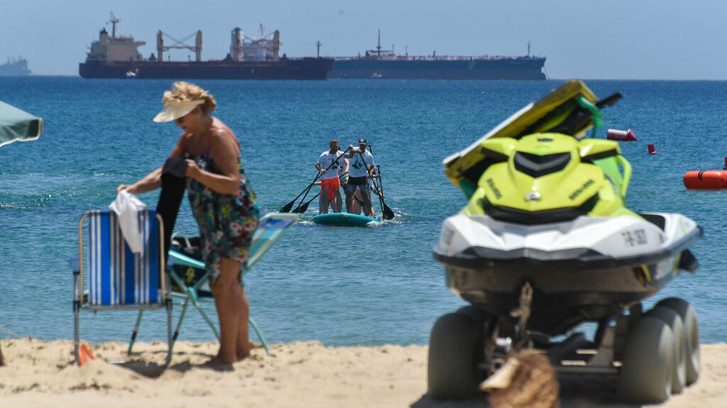 VII Outlet Surfero Solidario en la playa de Getares