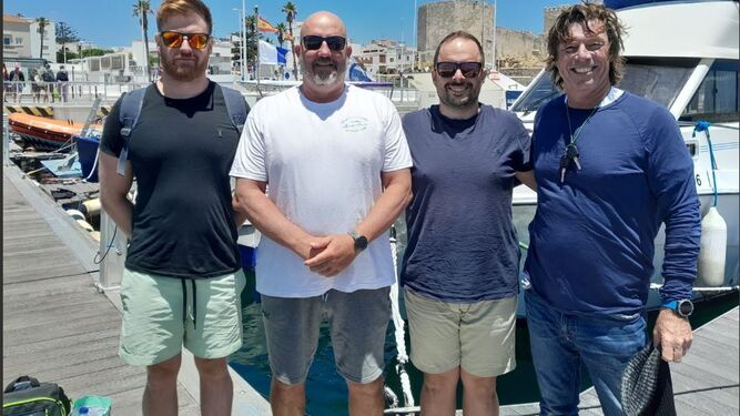 Los cuatro nadadores, tras su regreso a Tarifa
