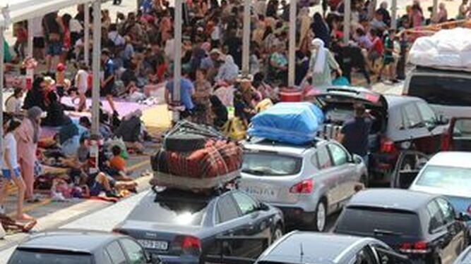 Salida de ciudadanos marroquíes en Algeciras.