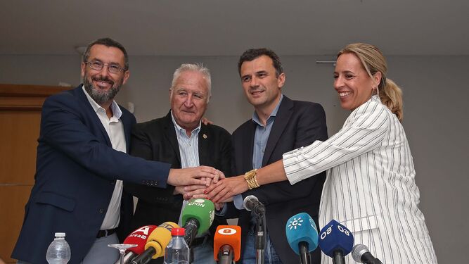 Juan Franco, Helenio Fernández, Bruno García y Almudena Martínez, tras la firma del acuerdo, el pasado 16 de junio.