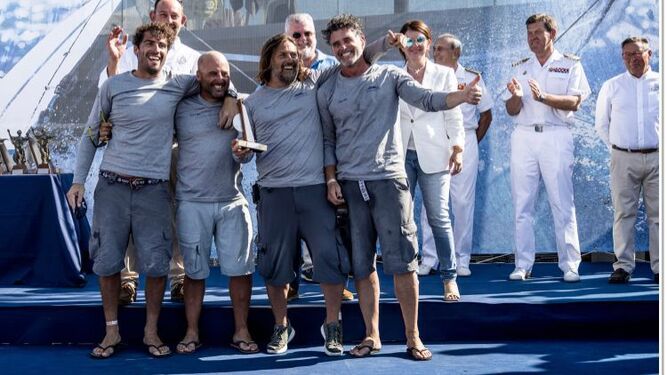 La tripulación del 'Varaderos del Sur' celebra su tercera plaza en Valencia