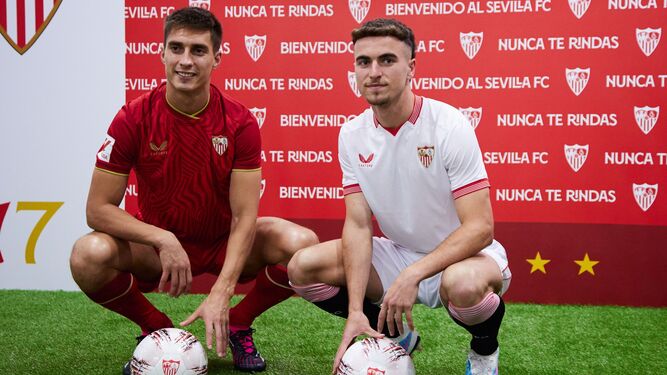 Gattoni y Pedrosa, con las nuevas equipaciones roja y blanca respectivamente.