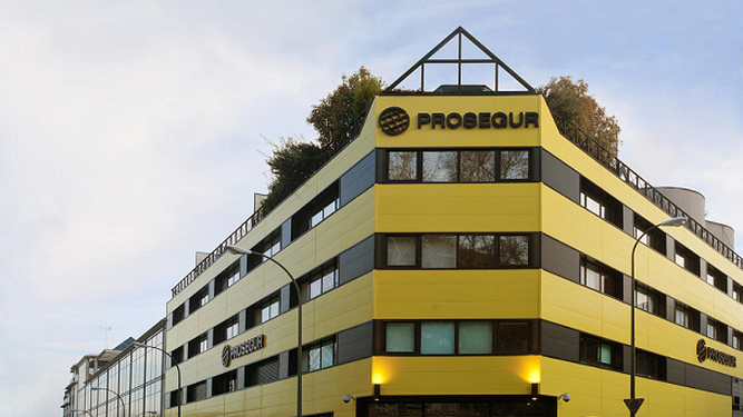 Uno de los edificios de Prosegur con sus colores corporativos.