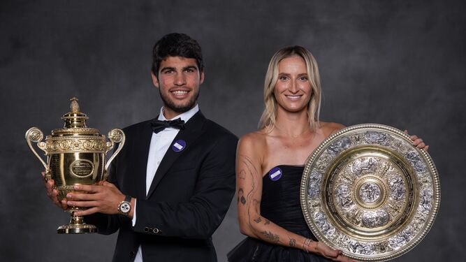 Carlos Alcaraz y Marketa Vondrousova, ganadores de Wimbledon 2023.