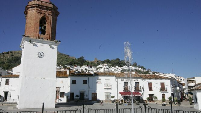 La torre-campanario de la antigua Iglesia de Santa María la Coronada.
