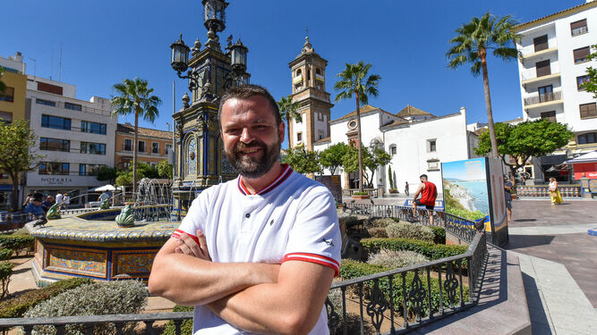 Gregorio López, posando en la Plaza Alta de Algeciras