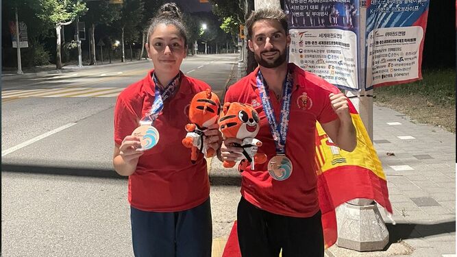 Laura Iglesias y Fran Téllez, en Corea con sus medallas