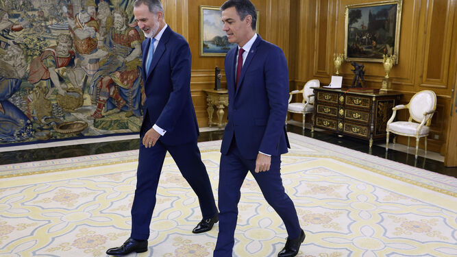 El rey Felipe VI recibe al presidente del Gobierno en funciones y líder del PSOE, Pedro Sánchez, durante su ronda de consultas con los dirigentes políticos antes de proponer candidato a la Presidencia del Gobierno