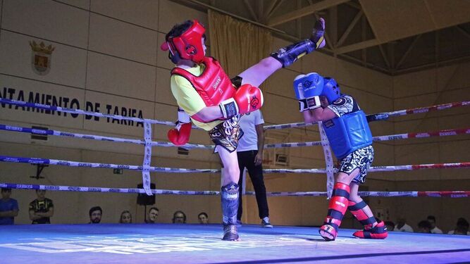 Uno de los combates de la velada de kick boxing de Tarifa, este sábado
