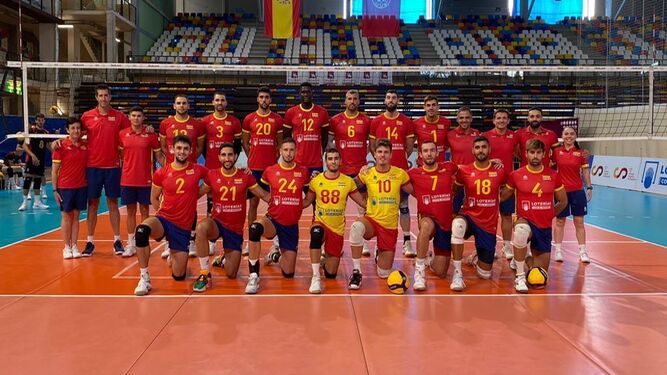 La selección española masculina de voleibol, con Andrés Villena (13)