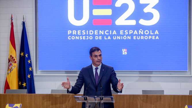 El presidente del Gobierno en funciones, Pedro Sánchez, presenta la propuesta estratégica de la Presidencia española de la UE, en la sede de la CEOE.