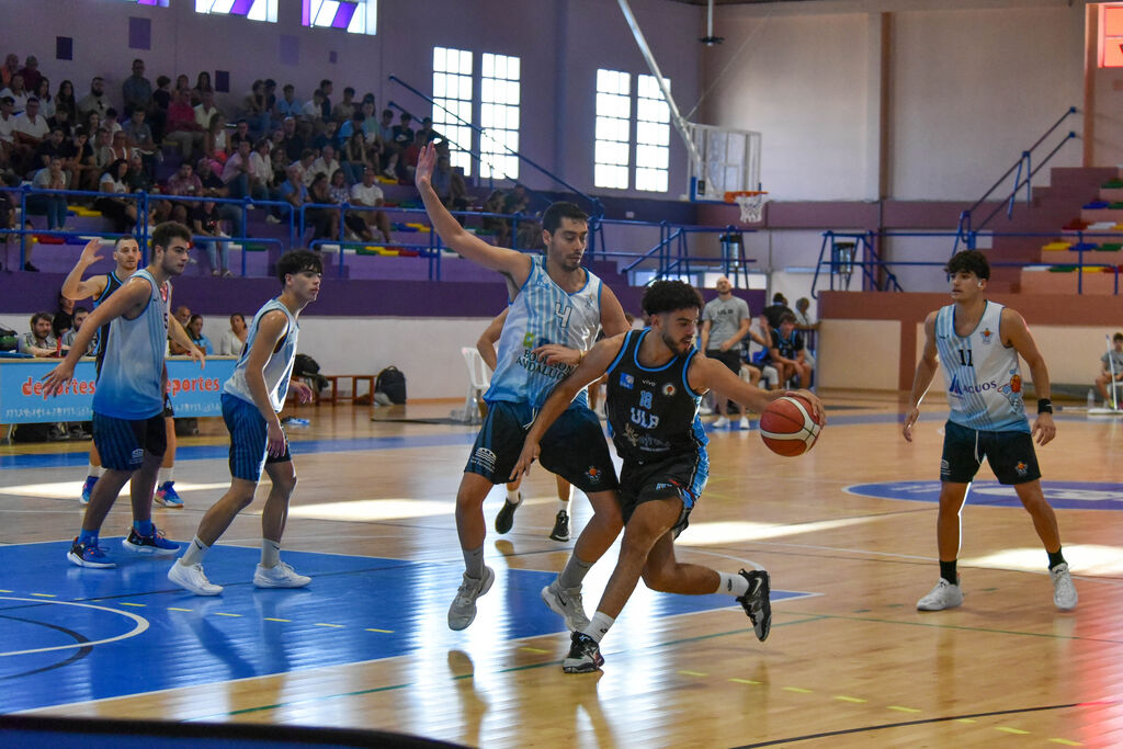 Las fotos de la semifinal de la Copa Diputaci&oacute;n de baloncesto: ULB-Cimbis