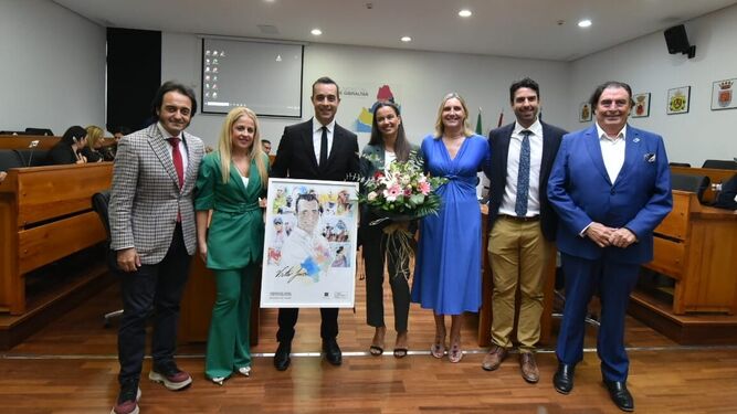Víctor Jerez, el pintor de los deportistas, junto a Susana Pérez Custodio y anteriores embajadores