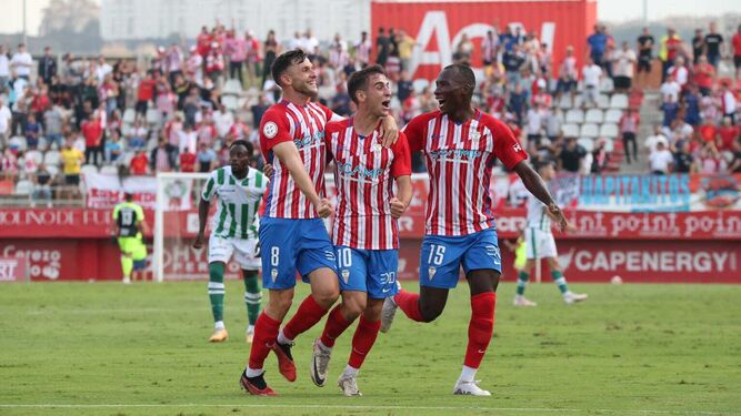 Iván, Esteban y Diori celebran el gol ante el Córdoba.