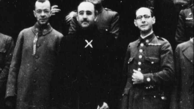 El entonces comandante Márquez junto al general Franco en Toledo el 9 de noviembre de 1935. (Cortesía familia Márquez González).