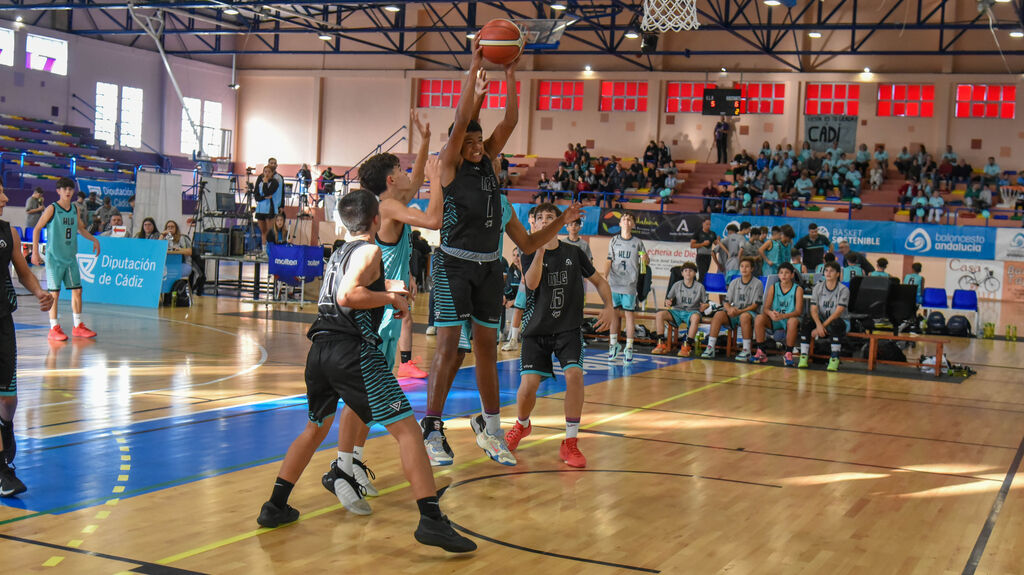 Las fotos de la segunda jornada del Andaluz infantil masculino de baloncesto en La L&iacute;nea