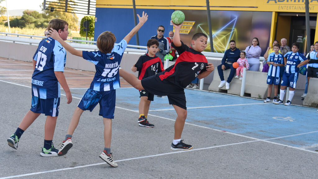 Las fotos de la jornada de balonmano calle del Ciudad de Algeciras en Bah&iacute;a Plaza