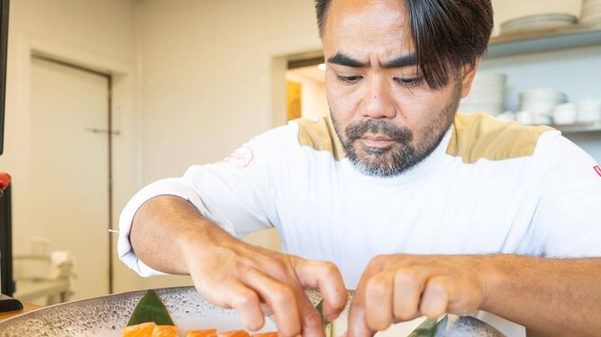 MIguel Nagamine, el chef de The Japo,  cuida con esmero cada una de sus creaciones.