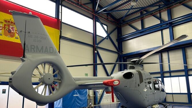 El nuevo helicóptero Airbus H-135, el primero de la Duodécima escuadrilla.