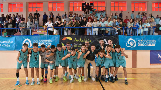 La selección de Cádiz celebra su medalla de bronce