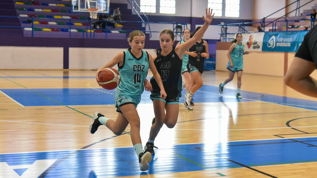 Las fotos de la primera jornada del Andaluz infantil femenino de baloncesto en La L&iacute;nea