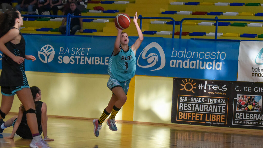 Las fotos de la primera jornada del Andaluz infantil femenino de baloncesto en La L&iacute;nea