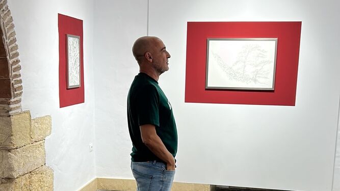 Javier Velasco, en la Galería La Vera Cruz de Vejer.
