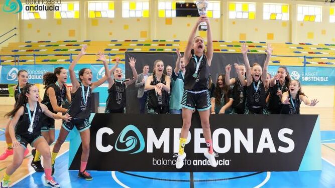 La selección de Córdoba celebra su segundo título consecutivo en La Línea