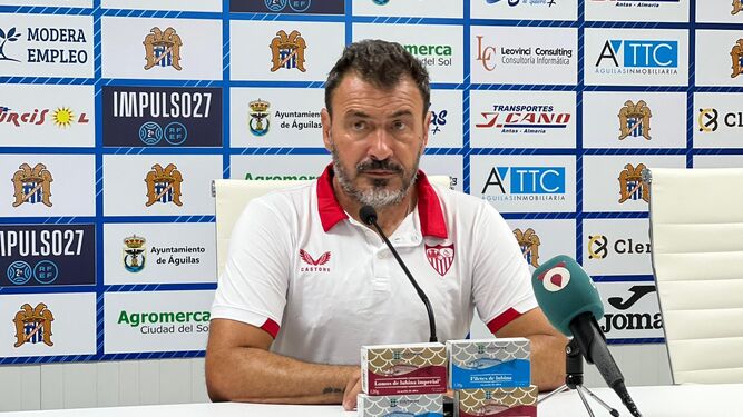 Jesús Galván, entrenador del Sevilla Atlético, en rueda de prensa