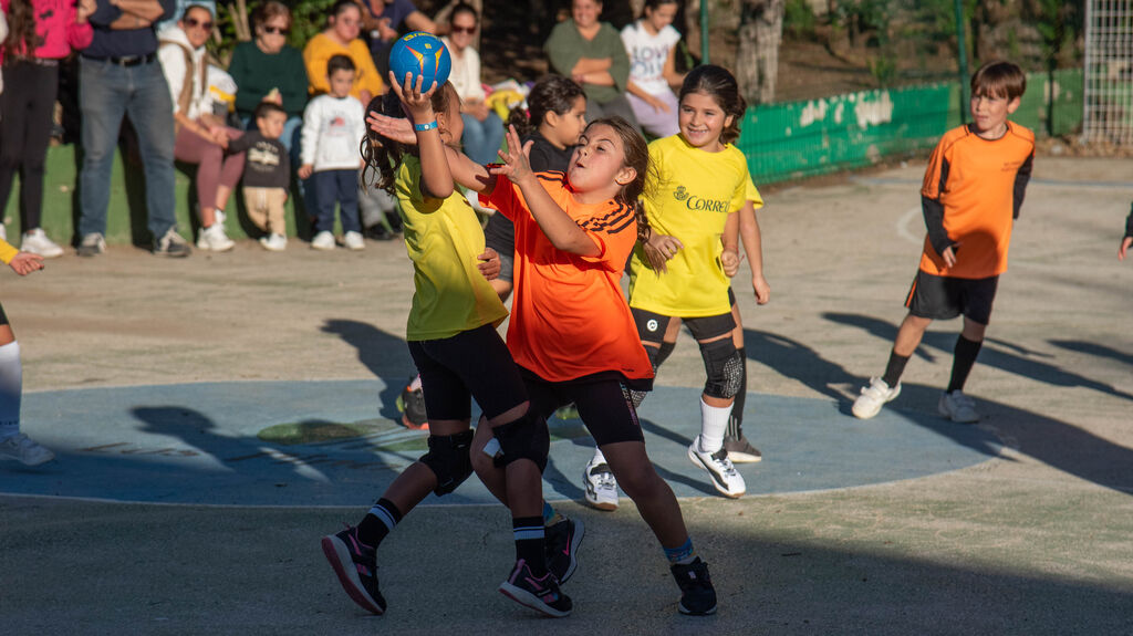 La fotos de los Juegos Municipales de Balonmano en el colegio Los Pinos