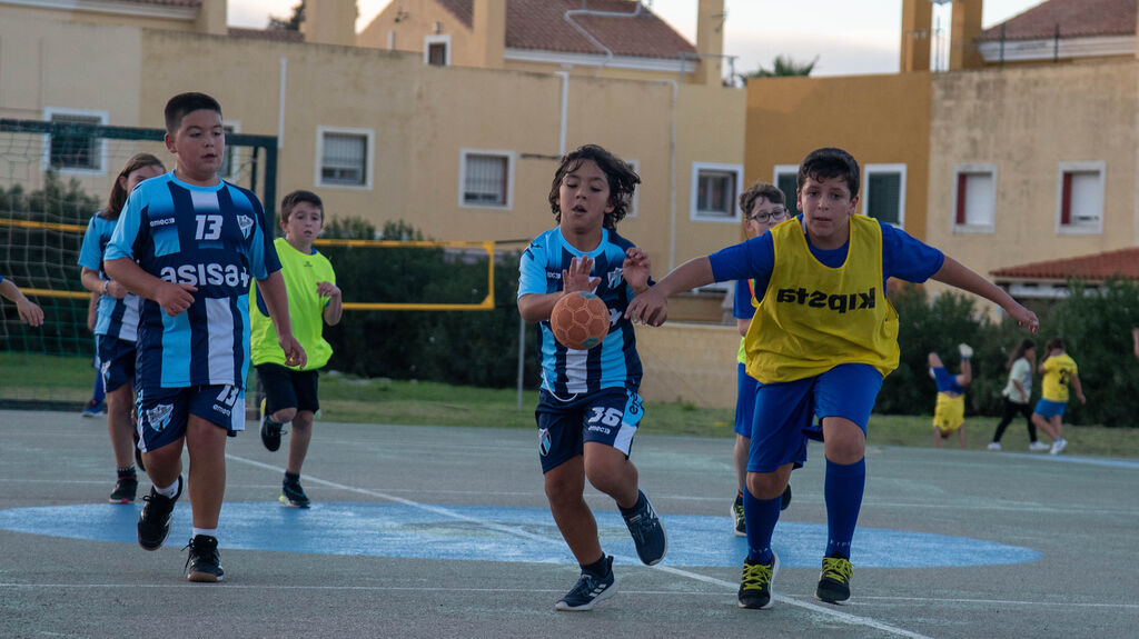 La fotos de los Juegos Municipales de Balonmano en el colegio Los Pinos