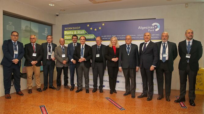Las autoridades participantes en el encuentro de los Grupos de Trabajo de Transporte Intermodal de la Red Transeuropea.
