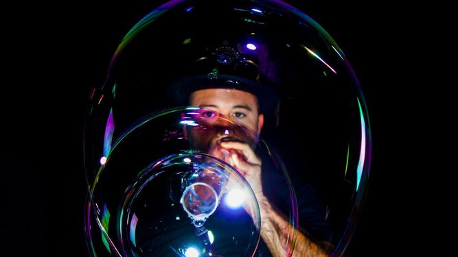 Andrés KÓ, el mago de las burbujas, estará en El Paseo este sábado.