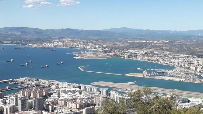 La Bahía de Algeciras, Gibraltar, La Línea, San Roque y Los Barrios, desde la cima del Peñón.