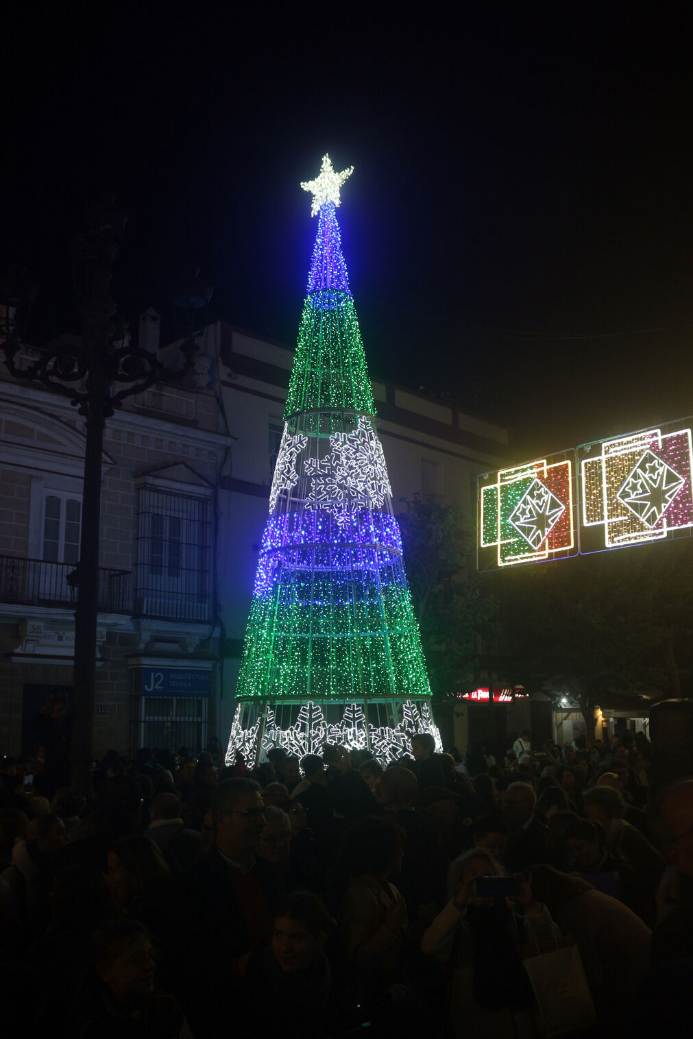As&iacute; se ha recibido a la Navidad en Puerto Real