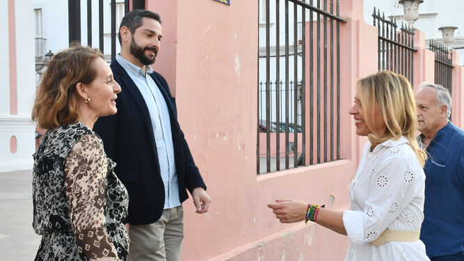 Visita de Almudena Martínez al Ayuntamiento de Puerto Real