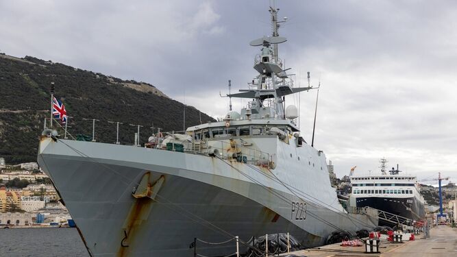 El HMS Medway, en Gibraltar.